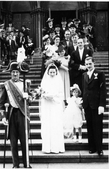 Livre de Roland SEBBEN - ALGRANGE Cité aux 4 mines - La paroisse catholique de 1918 à 1965 (10d)