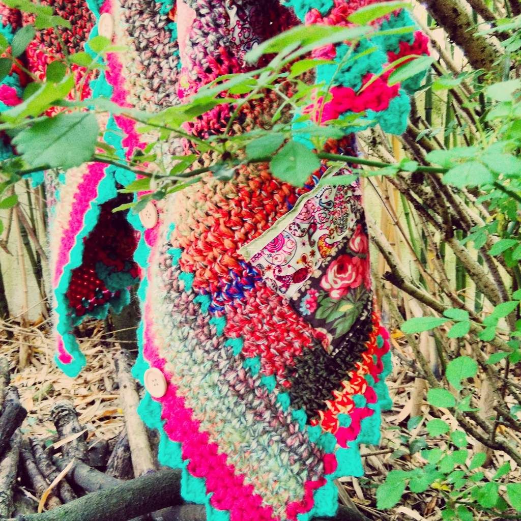 Cartes postales de vacances, couture effrenée, laine chaude sous canicule et petites bouffes simples et vraies