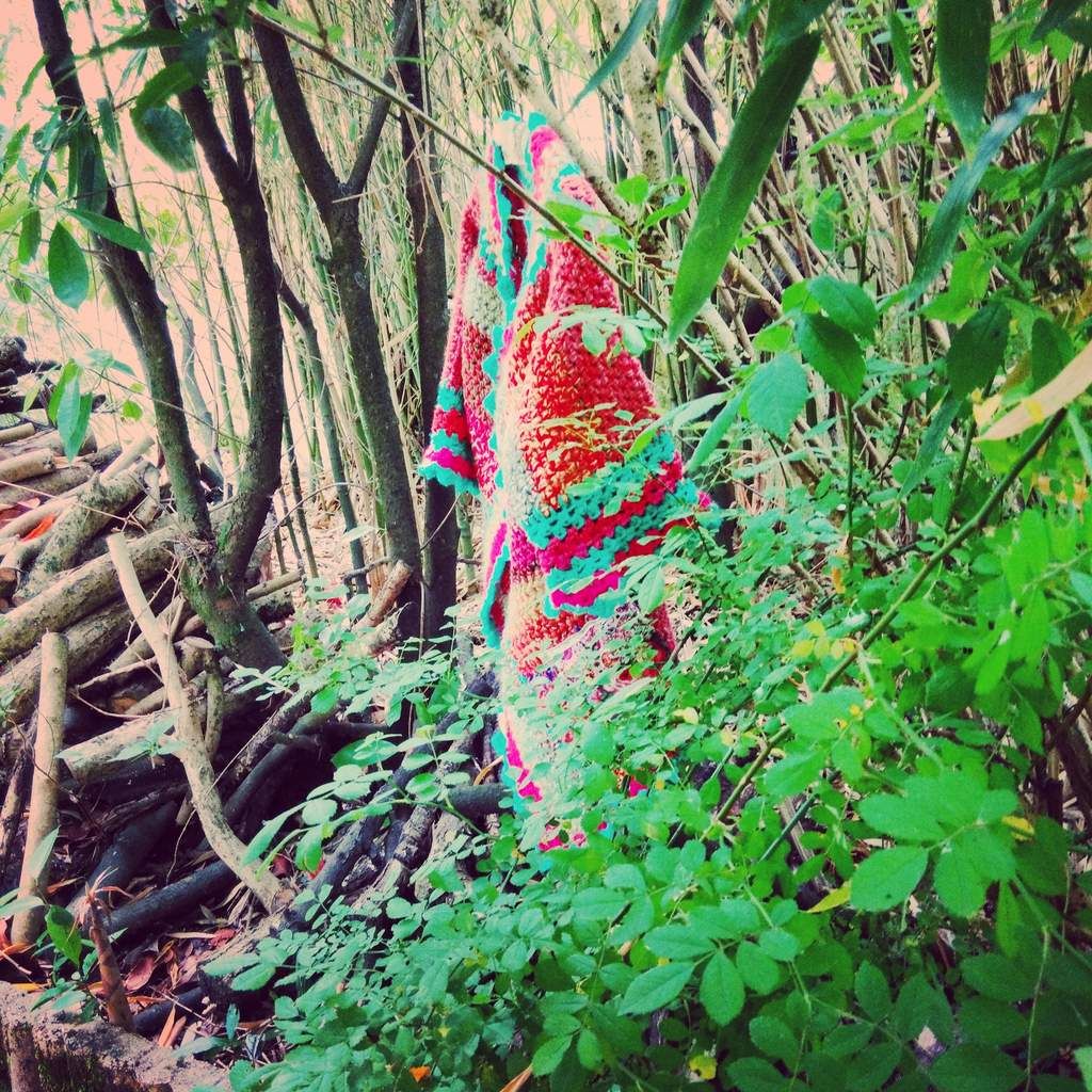 Cartes postales de vacances, couture effrenée, laine chaude sous canicule et petites bouffes simples et vraies