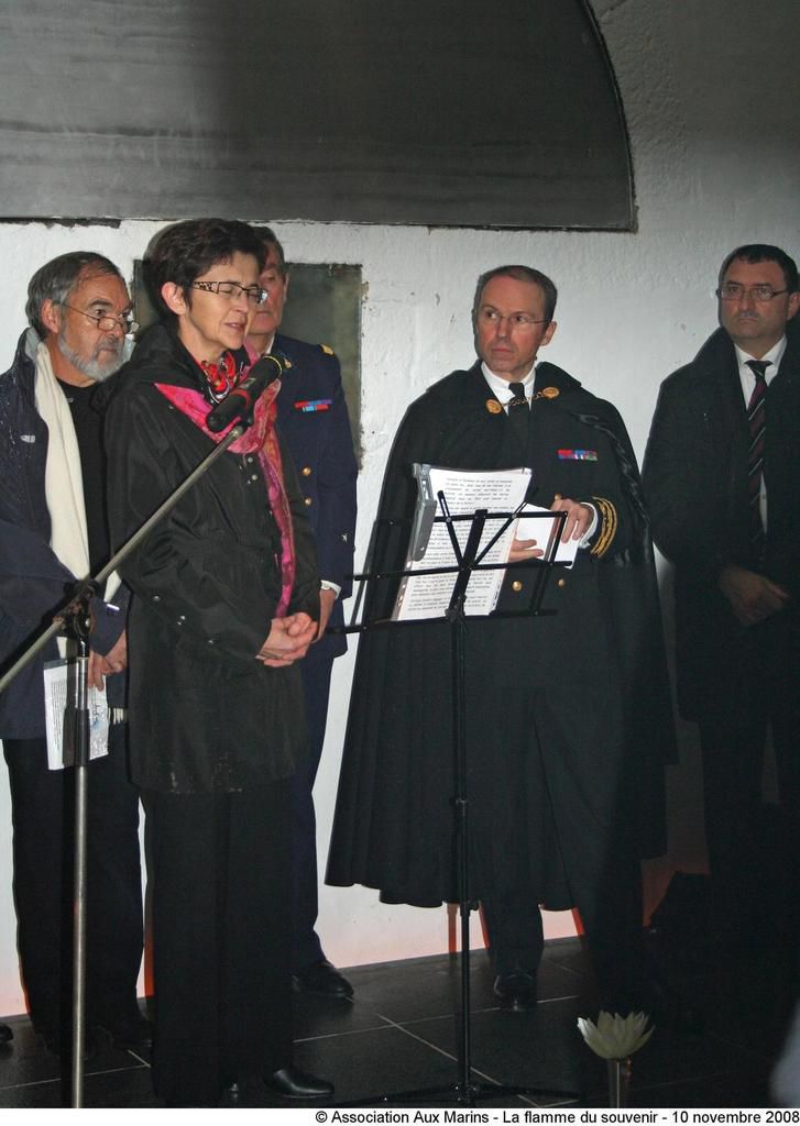 10 NOVEMBRE 2008 - LA FLAMME DU SOUVENIR : DE L'ARC DE TRIOMPHE AU BOUT DU MONDE (PHOTOGRAPHIES)
