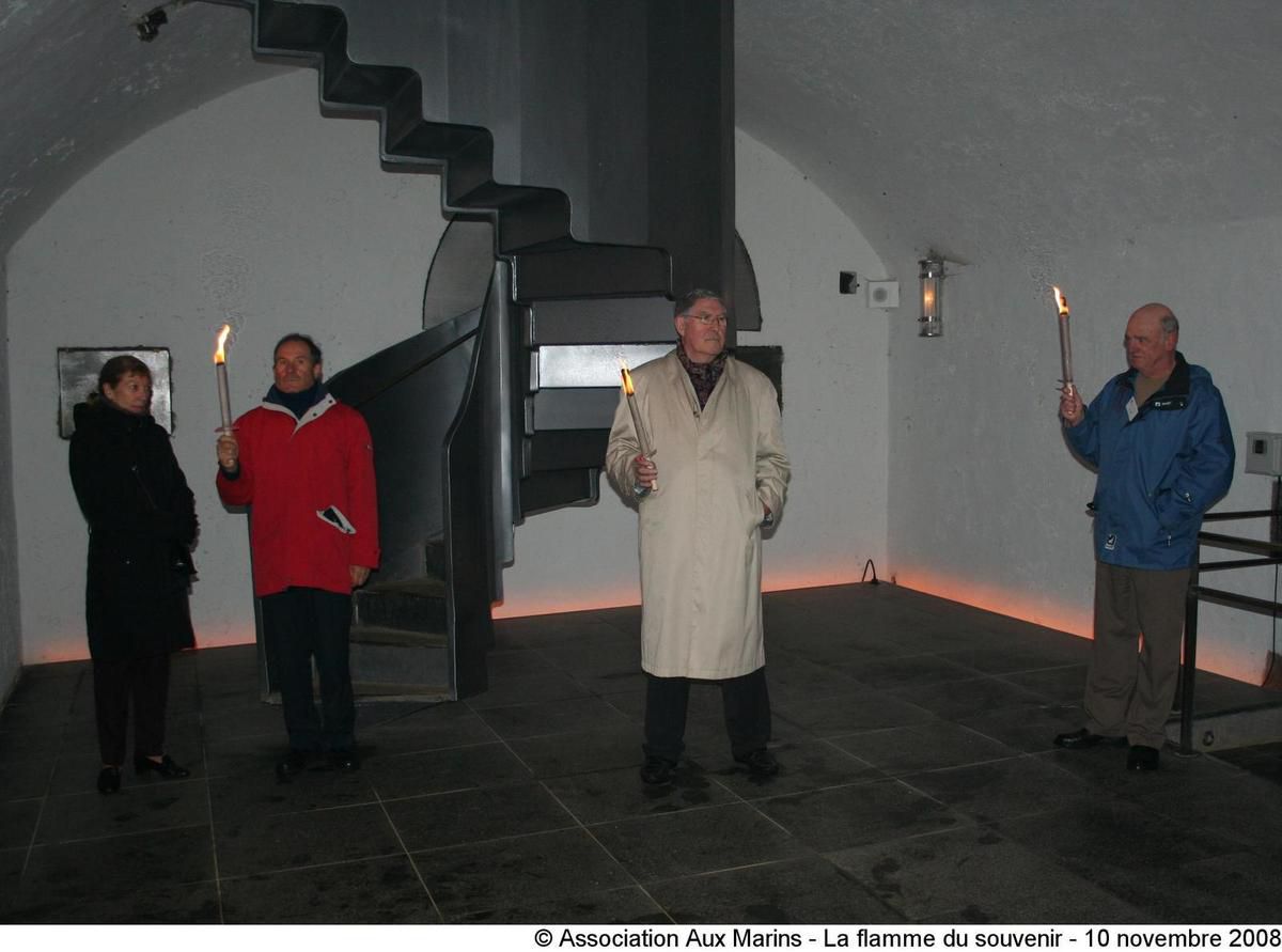 10 NOVEMBRE 2008 - LA FLAMME DU SOUVENIR : DE L'ARC DE TRIOMPHE AU BOUT DU MONDE (PHOTOGRAPHIES)