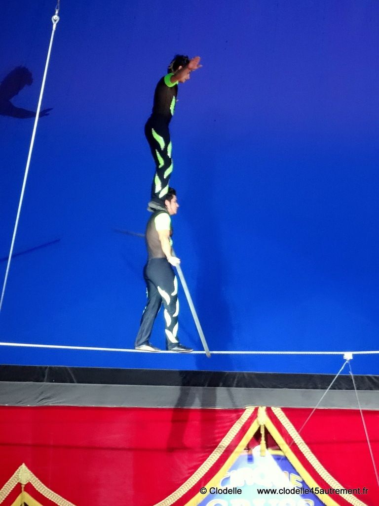  IMAGES de l'Ecole Alexis Anargul Gruss CIRQUE DE NOEL 2014 à St Jean