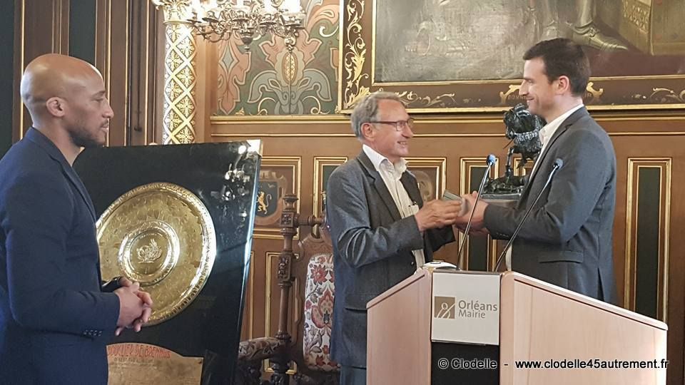 TOP 14 RUGBY TOUR à Orléans : Prises de parole à l’hôtel Groslot non loin du village interactif gratuit