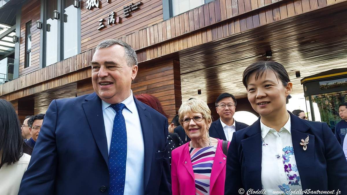EN DIRECT DE YANGZHOU : serment de jumelage avec ORLEANS et installation de la statue de Jeanne d’Arc