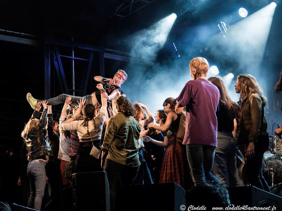 LES WAMPAS : Energie rock 'n roll et airs décalés enflamment le public de FESTICOLOR 2018