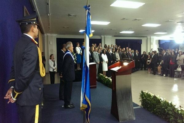 Prise de fonction de Sánchez Cerén comme Président du Salvador