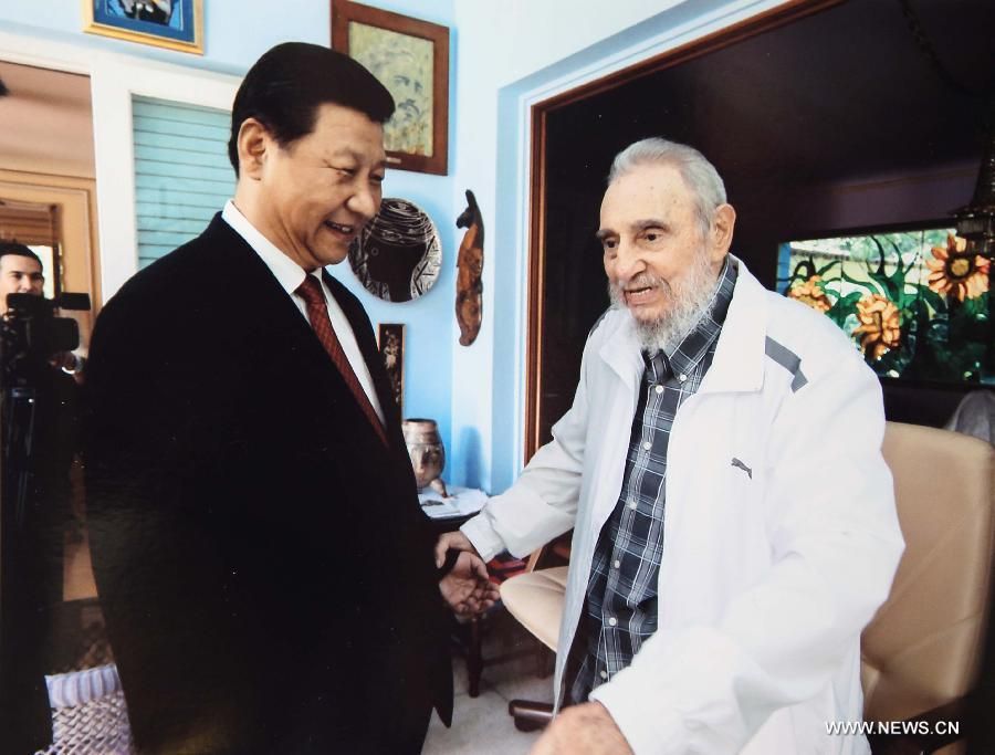 Le président chinois rend visite à Fidel Castro