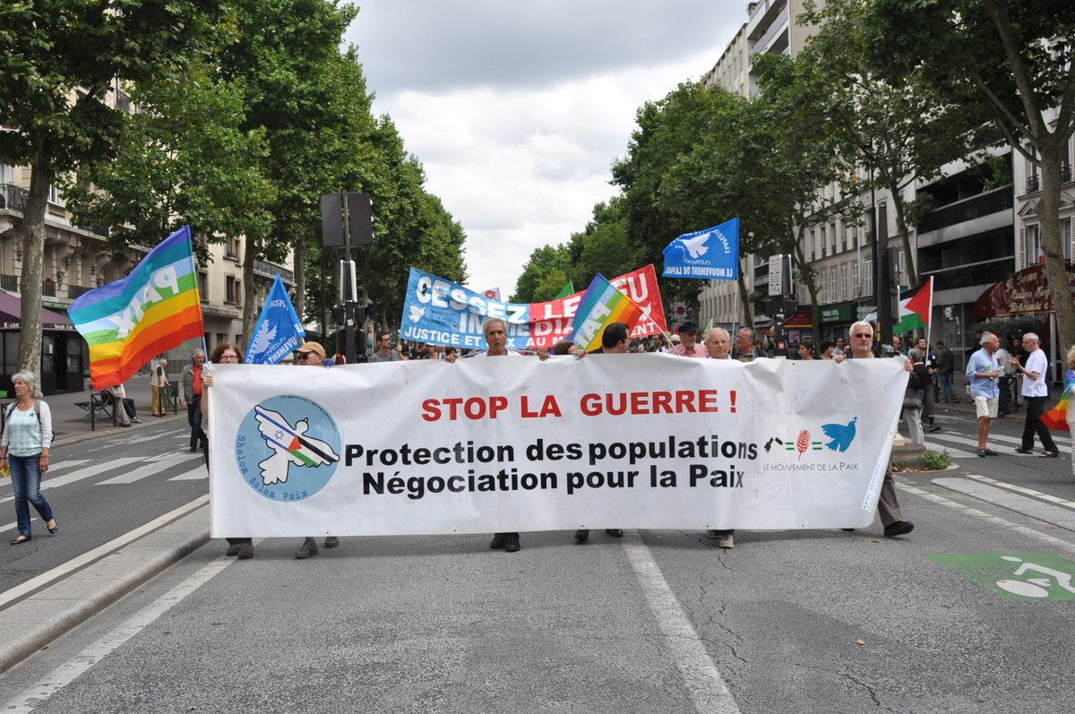 Le mouvement de la paix dans la manifestation parisienne du 09 août pour la paix au proche orient