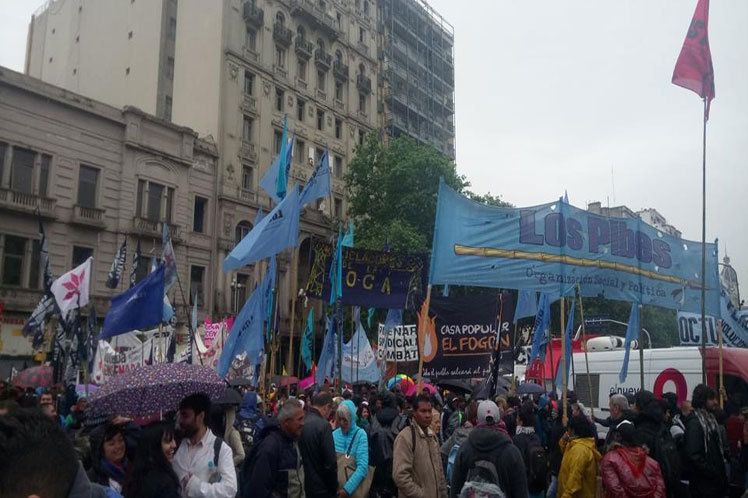 Tension à Buenos Aires, vives protestations et incidents