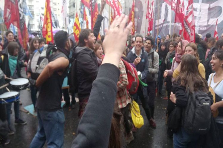 Tension à Buenos Aires, vives protestations et incidents