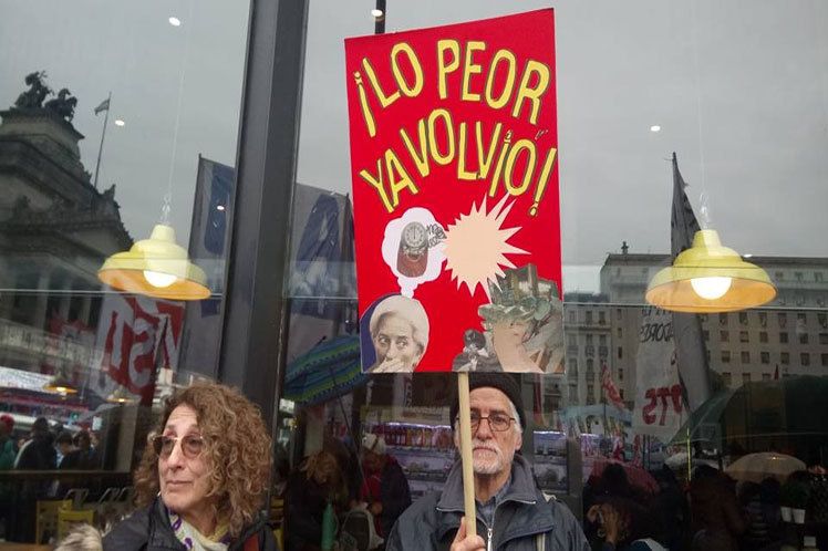 Tension à Buenos Aires, vives protestations et incidents