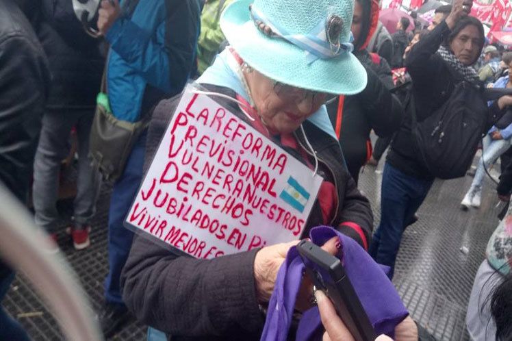 Tension à Buenos Aires, vives protestations et incidents