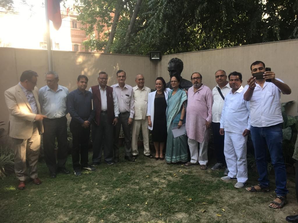 Une délégation syndicale indienne visite l'ambassade du Venezuela à New Delhi