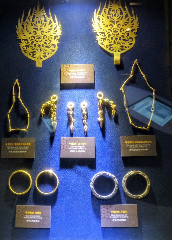 les bijoux retrouvés et en sécurité au musée de la ville