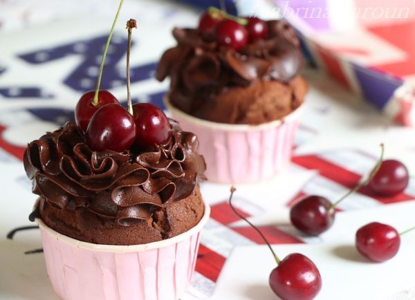 cupcakes chocolat/cerise كاب كيك الشكلاطة
