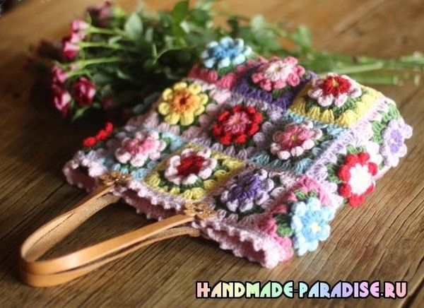 Sac aux carrés Granny fleuris , avec ses grilles gratuites !