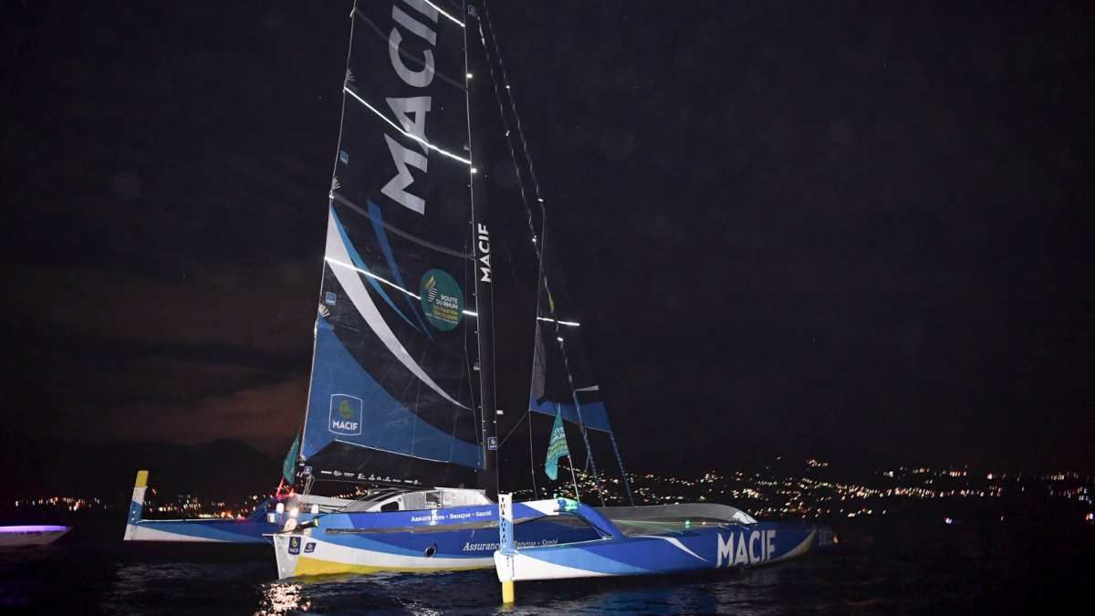 Francis Joyon remporte la Route du Rhum 2018 devant François Gabart dans un  final d'anthologie ! - ActuNautique.com