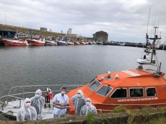 le canot SNSM Groix lors d'une evacuation covid 19 sur l'île