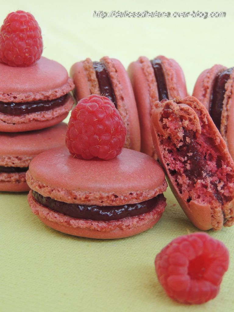 MACARONS A LA FRAMBOISE - Les délices d'Hélène