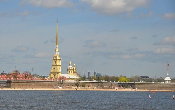 St Petersbourg - 3.... en passant la Neva