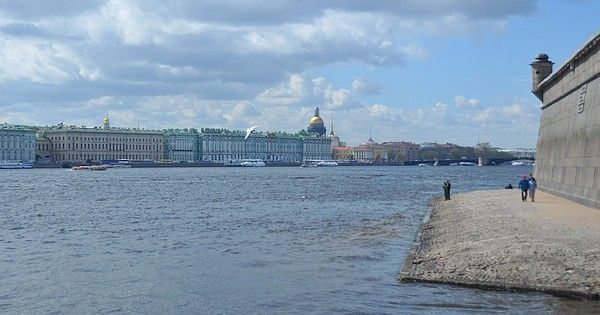 St Petersbourg - 3.... en passant la Neva