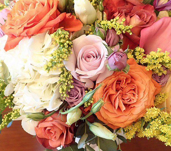 Margaux et ses fleurs.... Bouquet multicolore