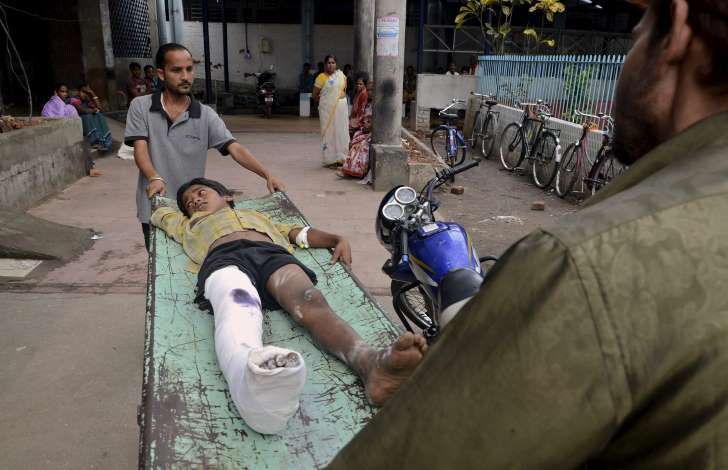 © Reuters Un garçon blessé à Siliguri, en Inde, le 25 avril.