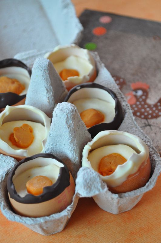Faux oeufs de Pâques, mousse en coquille d'oeuf
