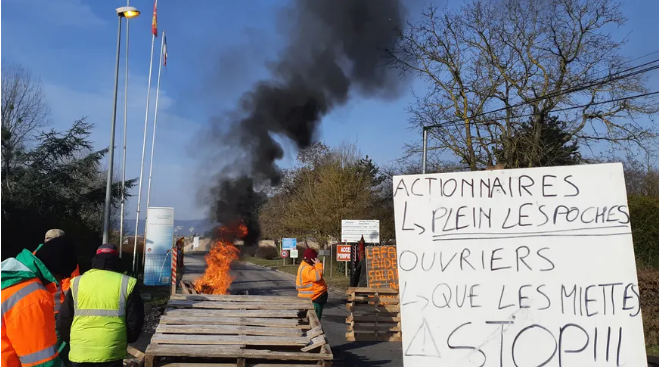 10e jour de grève pour les salariés de Lafarge à Bernières-sur-Seine pour le pouvoir d'achat 