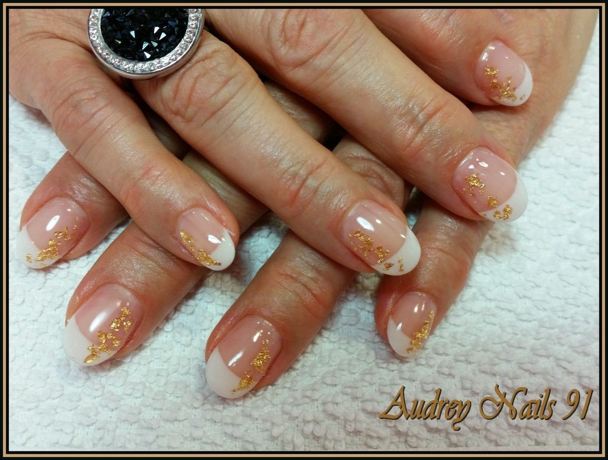 Ongle Blanc Avec Feuille D or French blanche + feuille d'or - Les Ongles d'Audrey 91