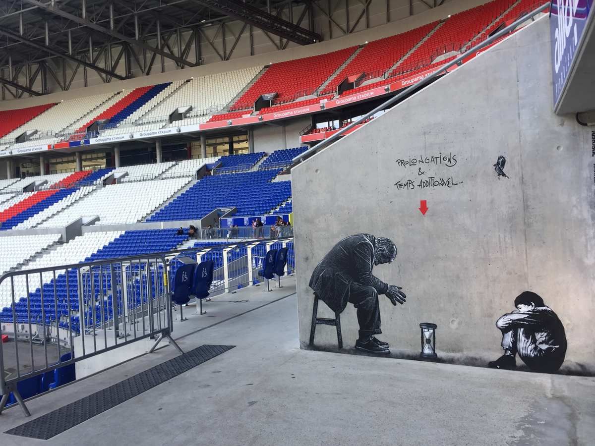 Du street art sur les murs du Groupama Stadium à Lyon