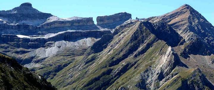 le Taillon (3144m) au-dessus de Gavarnie 