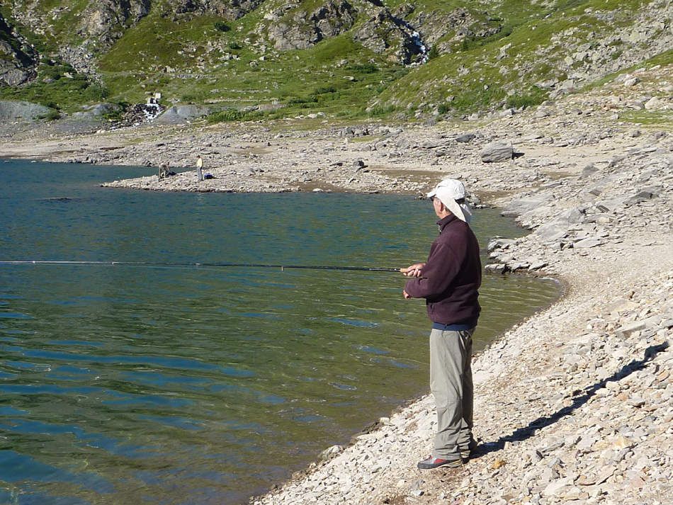 En action de pêche dans le lac de Bissorte et résultat....
