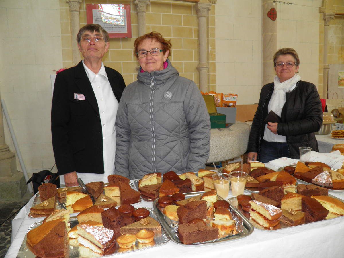 Les bons gâteaux proposés par les bénénvoles de Saint-Julien.