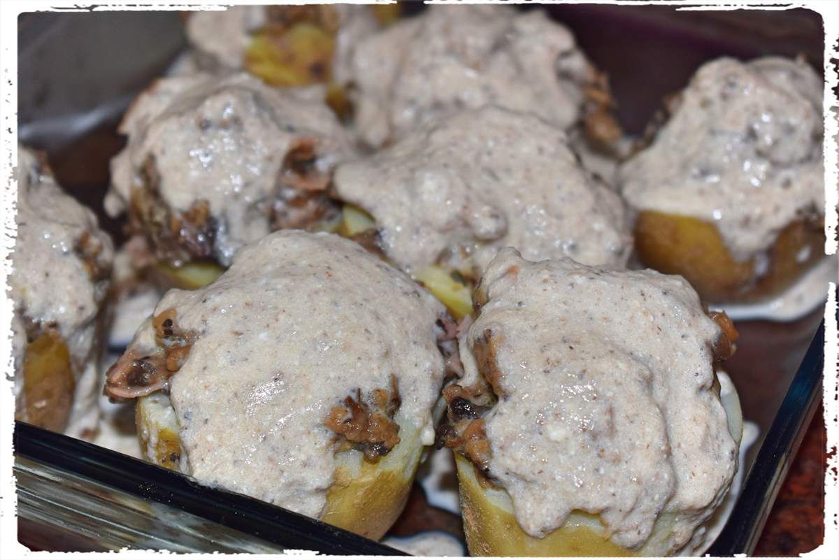 Patatas rellenas de champis antes de gratinar 
