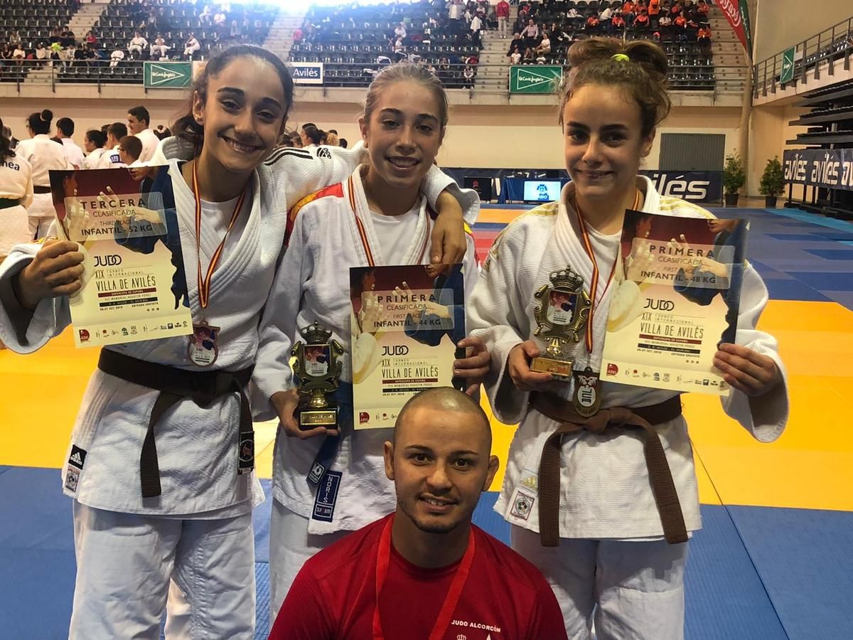 4 OROS, 3 BRONCES, 1 QUINTO Y 1 SEPTIMO DE LA SUPER COPA DE AVILÉS