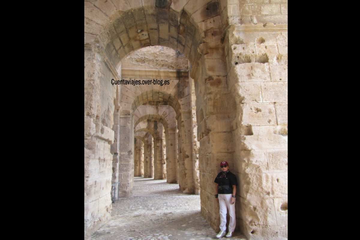 El Jem. Anfiteatro (s.III) y Museo Arqueológico en una antigu villa romna.