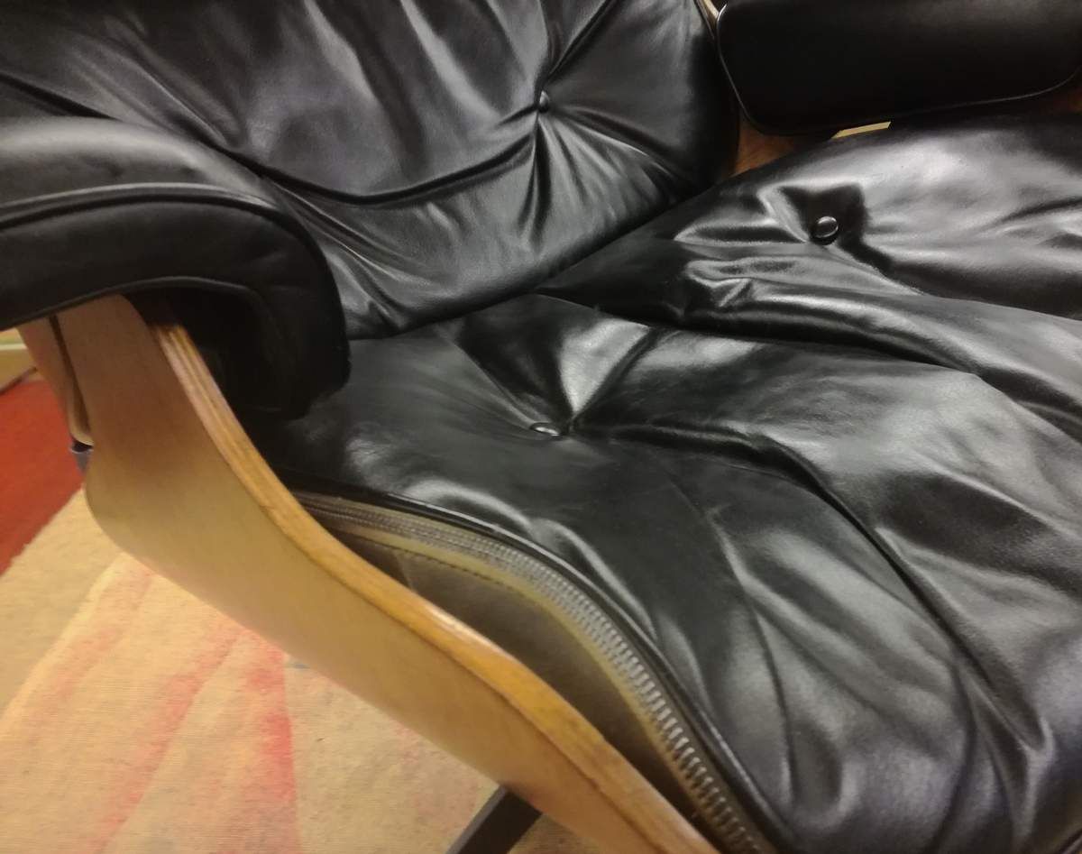Coussin Eames plié