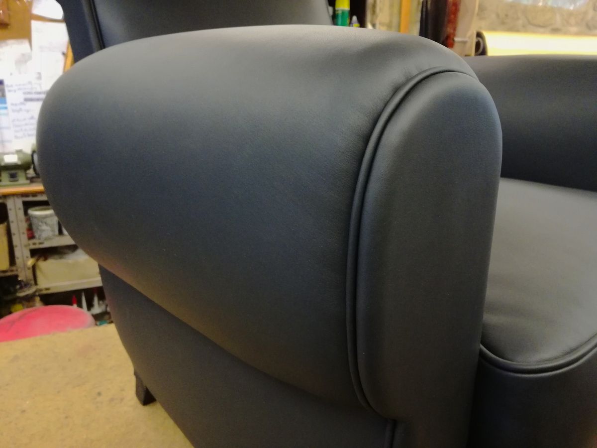 Atelier cuir, sellier tapissier, restauration & réfection fauteuil Club