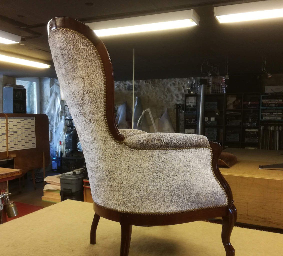 Réfection et vernissage d'un fauteuil Pompadour en acajou
