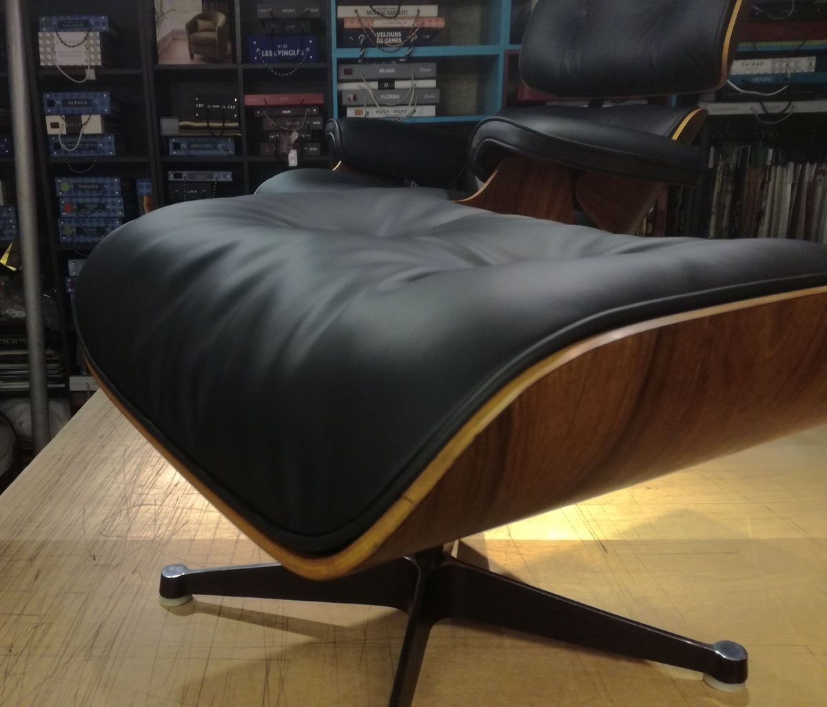 Sellier réparateur Eames