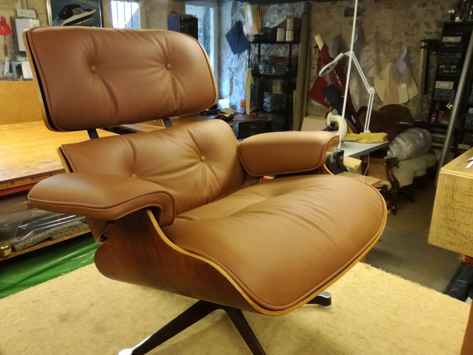 Spécialiste réfection Eames fauteuil & ottoman 