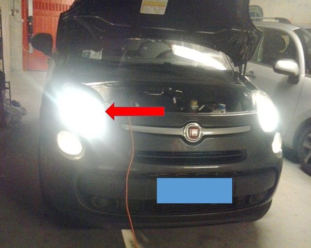 Come cambiare le lampadine anabbaglianti della Fiat 500L (Sequenza  fotografica) - Il Blog di Petardo