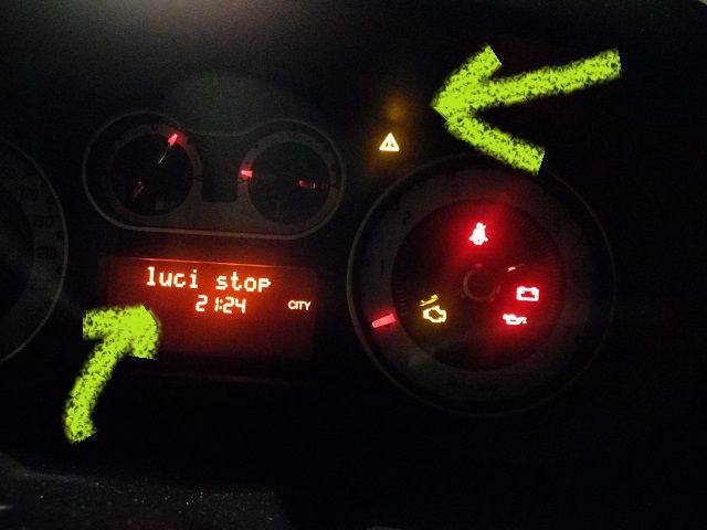 Come sostituire le luci di stop, di posizione o delle frecce del gruppo  ottico posteriore della Fiat 500L - Il Blog di Petardo