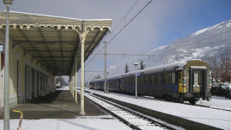 Accélération de la privatisation du rail en Europe Quand l’État français sabote le train par Vincent Doumayrou et Cécile Marin.