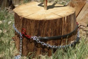 Le SPLITZ-ASSISTpour tenir les buches verticalement - pour l'outil fendeur de buches de bois SPLITZ-ALL de chez Good N Useful