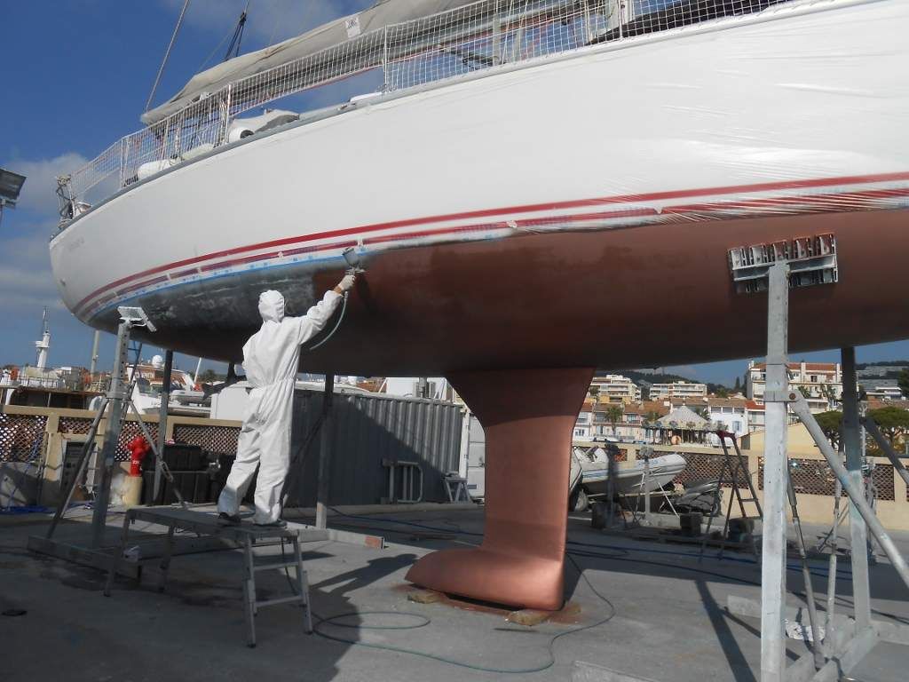 Dernière couche de poncage de la coque pour Lionel avant la pose de la peinture au pistolet