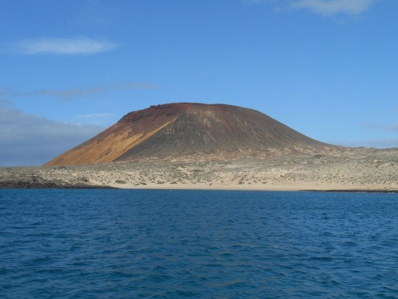 De Gibraltar aux Canaries, arrivée à La Graciosa, pour fêter ça, ptite raclette avec les dauphins !