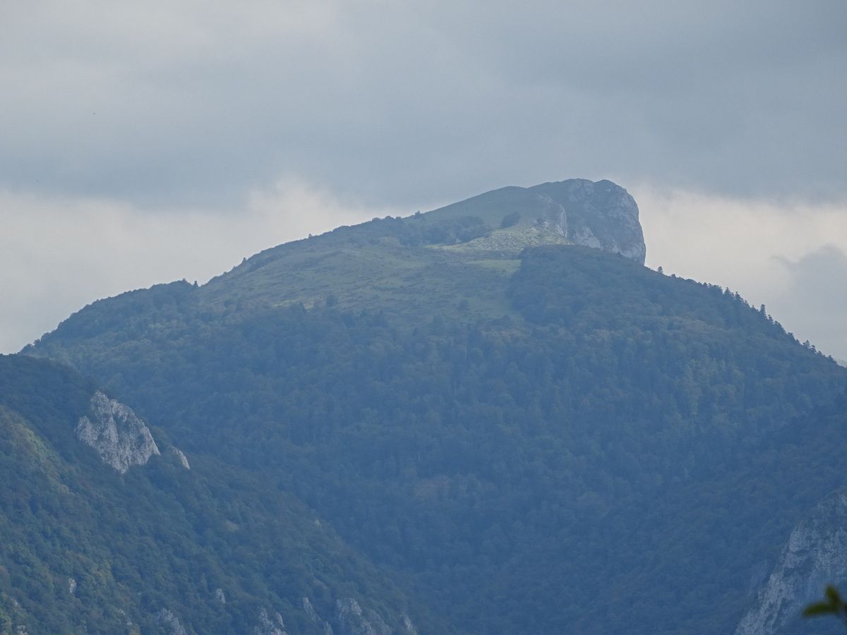 Vue sur le casque du Lhéris - Une maison en montagne
