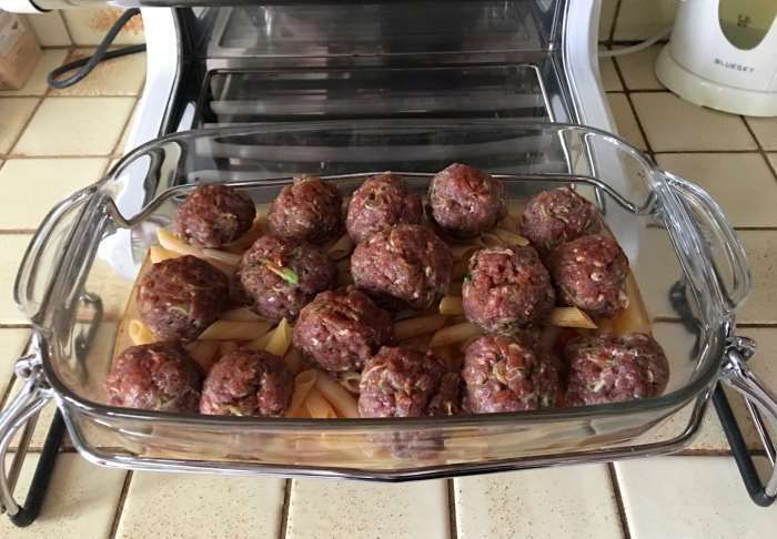 Boulettes de boeuf et ses pennes à la sauce poivrons à l'omnicuiseur